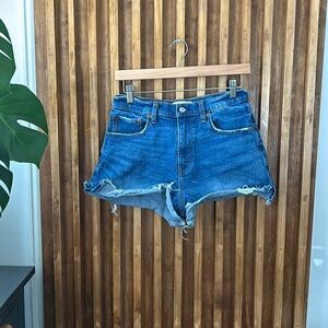 Abercrombie and Fitch the Cutoff High Rise Short. Size 28/ 6
